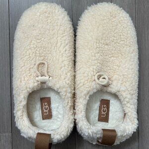 UGG Plushy Slippers Women’s Size 7 Cream Sherpa Fleece Slip On – Like New